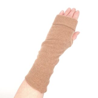 Beige fingerless gloves