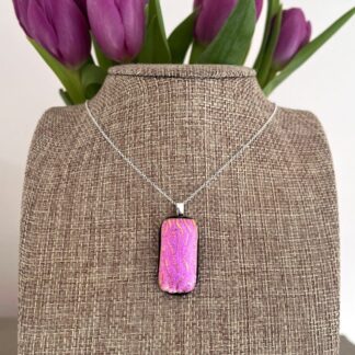 Bright-pink-dichroic-fused-glass-pendant-with-wavy-lines