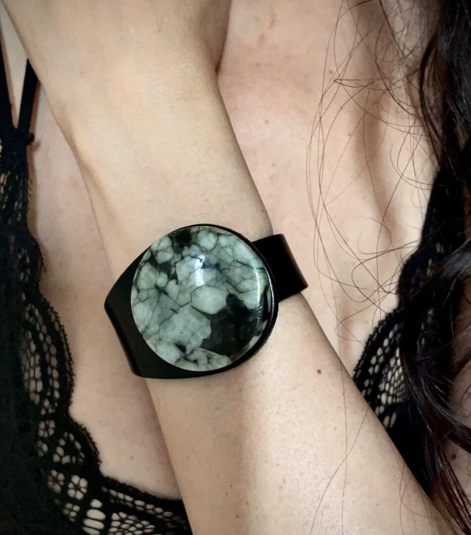Natural Emerald Gemstone Leather Bracelet - Image 6