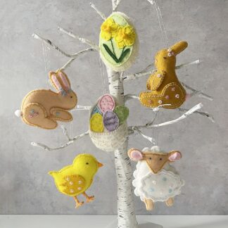 Set of 6 felt decorations with an Easter or spring theme
