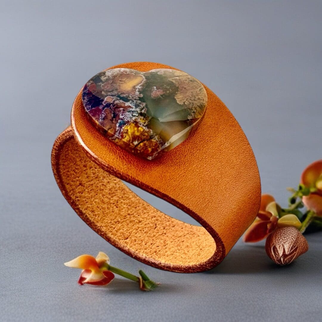 Heart-Shaped Scenic Moss Agate Leather Bracelet - Image 2