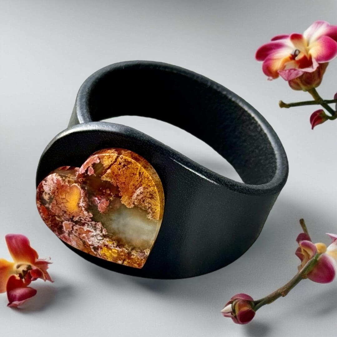 Heart-Shaped Scenic Moss Agate Leather Bracelet - Image 3