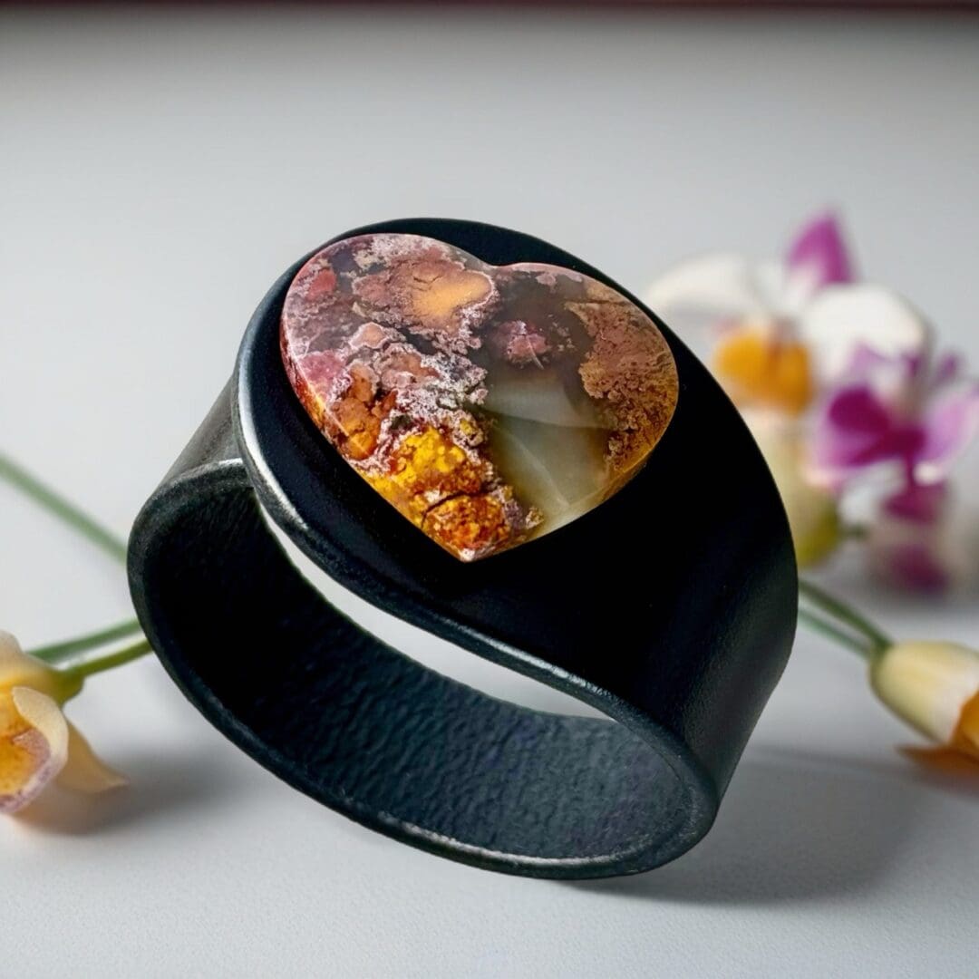 Heart-Shaped Scenic Moss Agate Leather Bracelet - Image 5