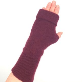 Plum fingerless gloves