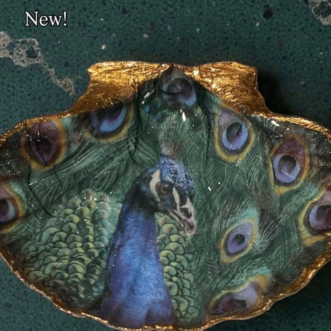 Handcrafted Decoupaged scallop shell featuring a stunning peacock - Image 5