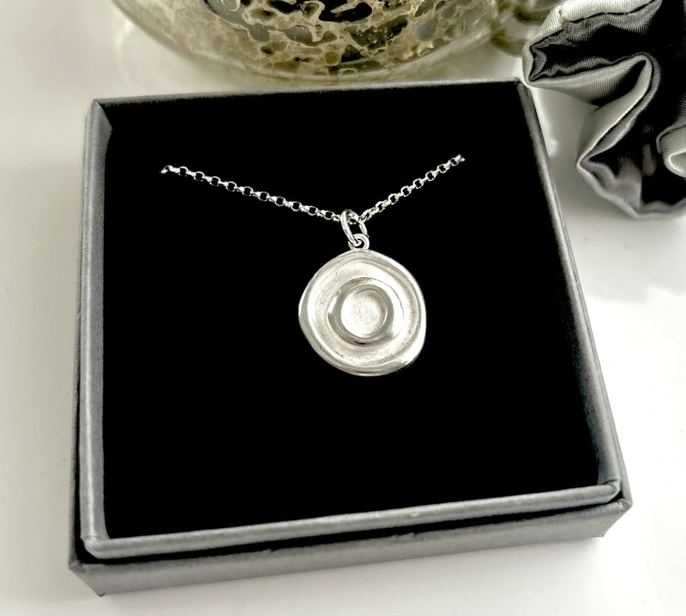 Fine Silver Small Round Pendant Necklace - Image 4