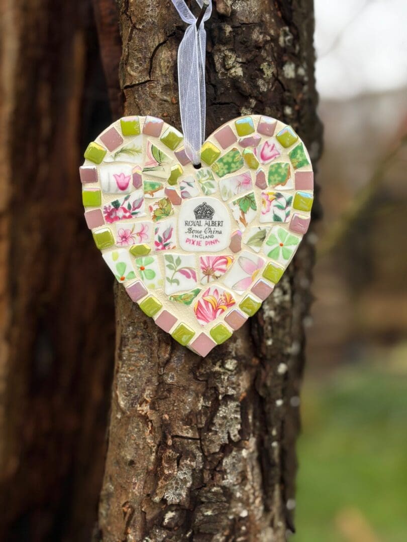 English Vintage China heart decoration - one of a kind, gift for lover of British craft. - Image 3