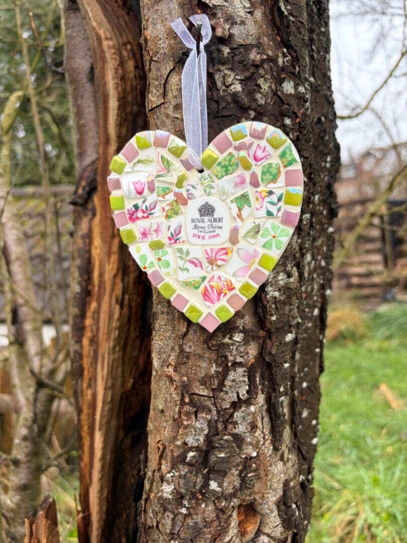 English Vintage China heart decoration - one of a kind, gift for lover of British craft. - Image 4