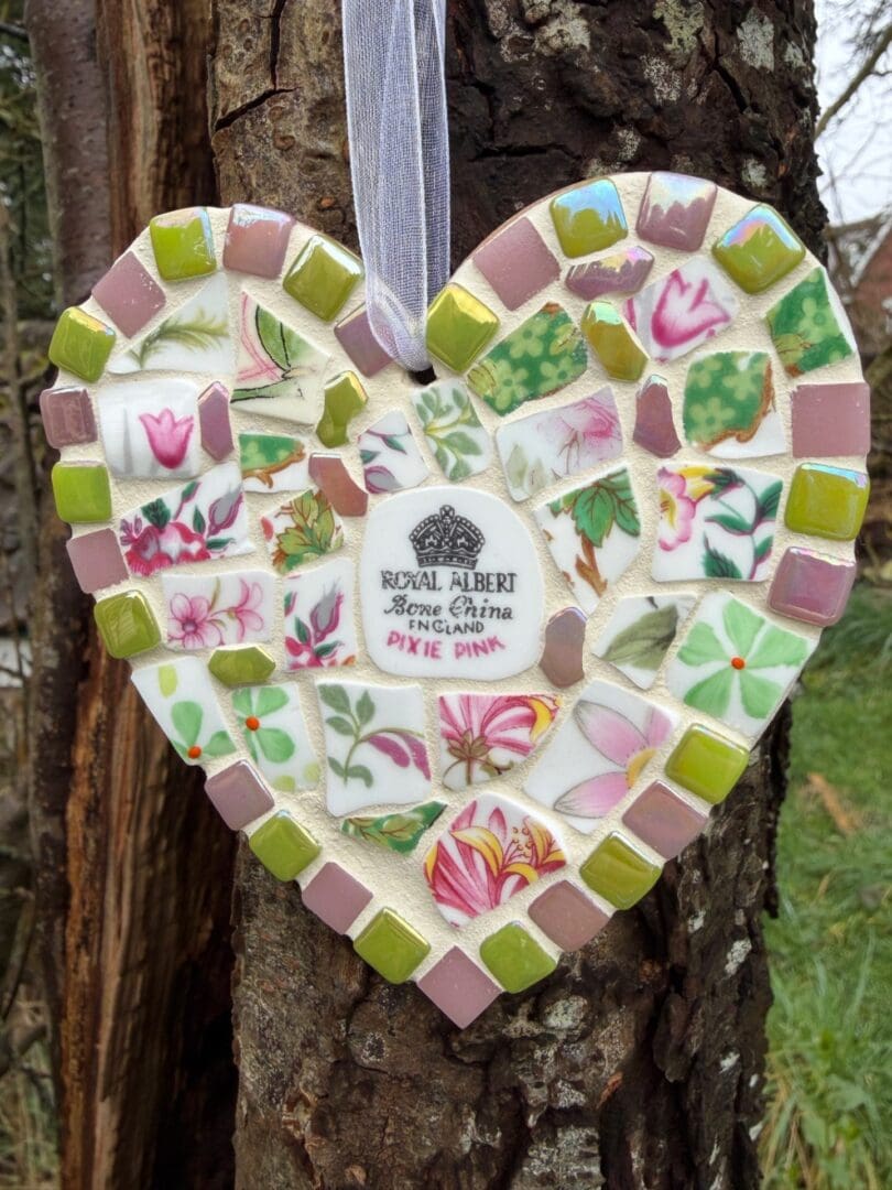 English Vintage China heart decoration - one of a kind, gift for lover of British craft. - Image 2
