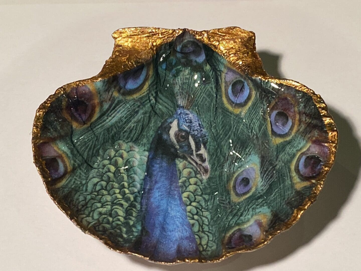 Handcrafted Decoupaged scallop shell featuring a stunning peacock - Image 6