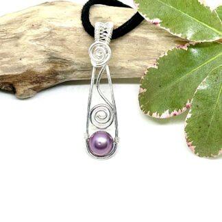 Lilac pearl pendant