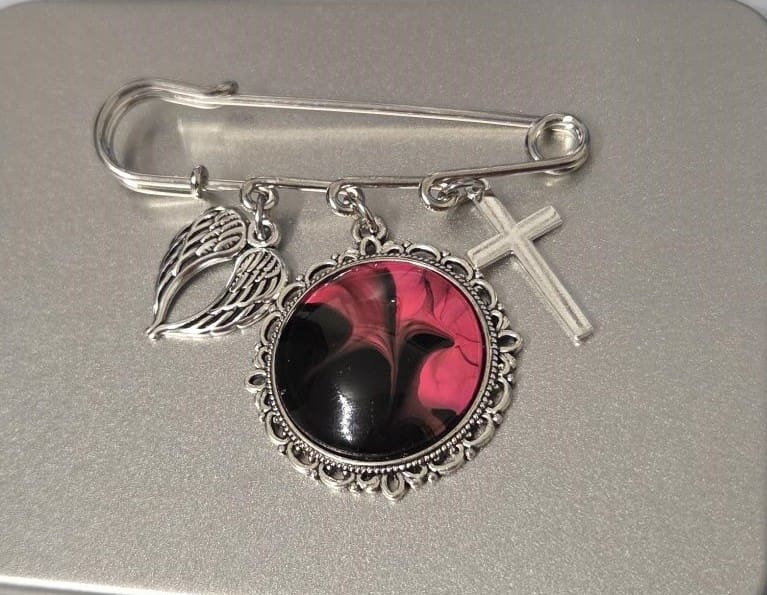 Hand-painted-brooch-black-pink