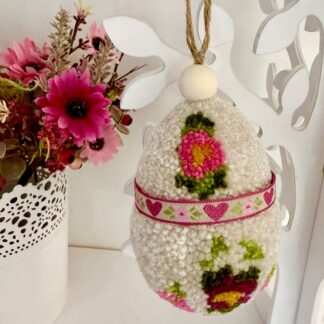 Handmade wool floral easter egg pom pom hanging decoration with pink and purple flowers. Thoughtful gift for easter.