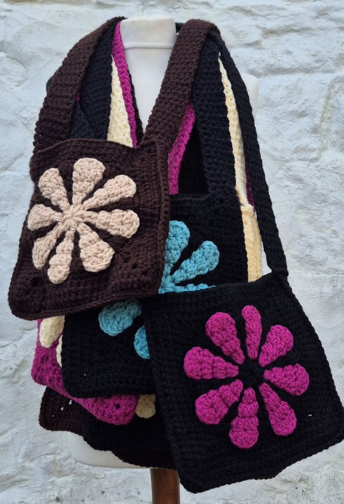 Retro Flower Crocheted Bag - Image 4