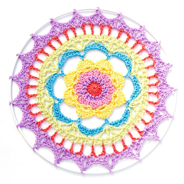Make Me: Handmade Crochet Mandala Kit - Image 3