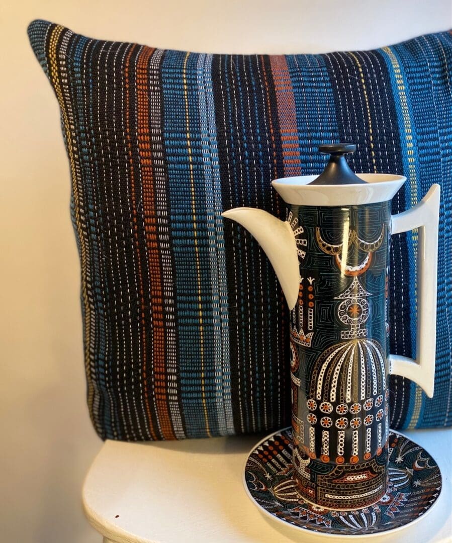 Retro inspired 100% wool cushion - Image 4