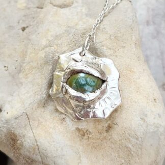 Eye-pendant-in-fine-silver-and-glass