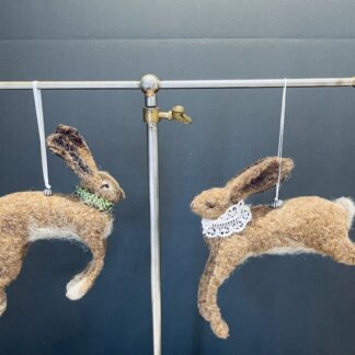needlefelt hanging hare
