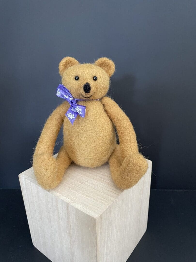 Needlefelt Teddy, fully string jointed - Image 5
