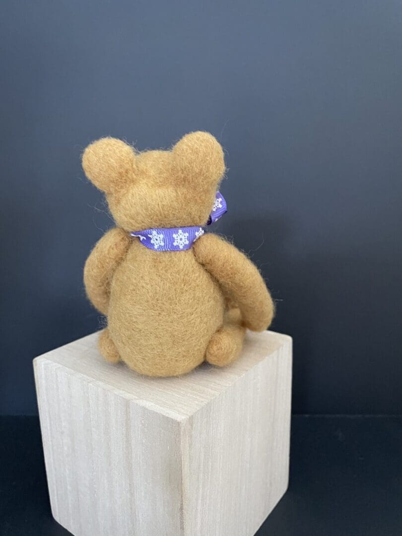 Needlefelt Teddy, fully string jointed - Image 4