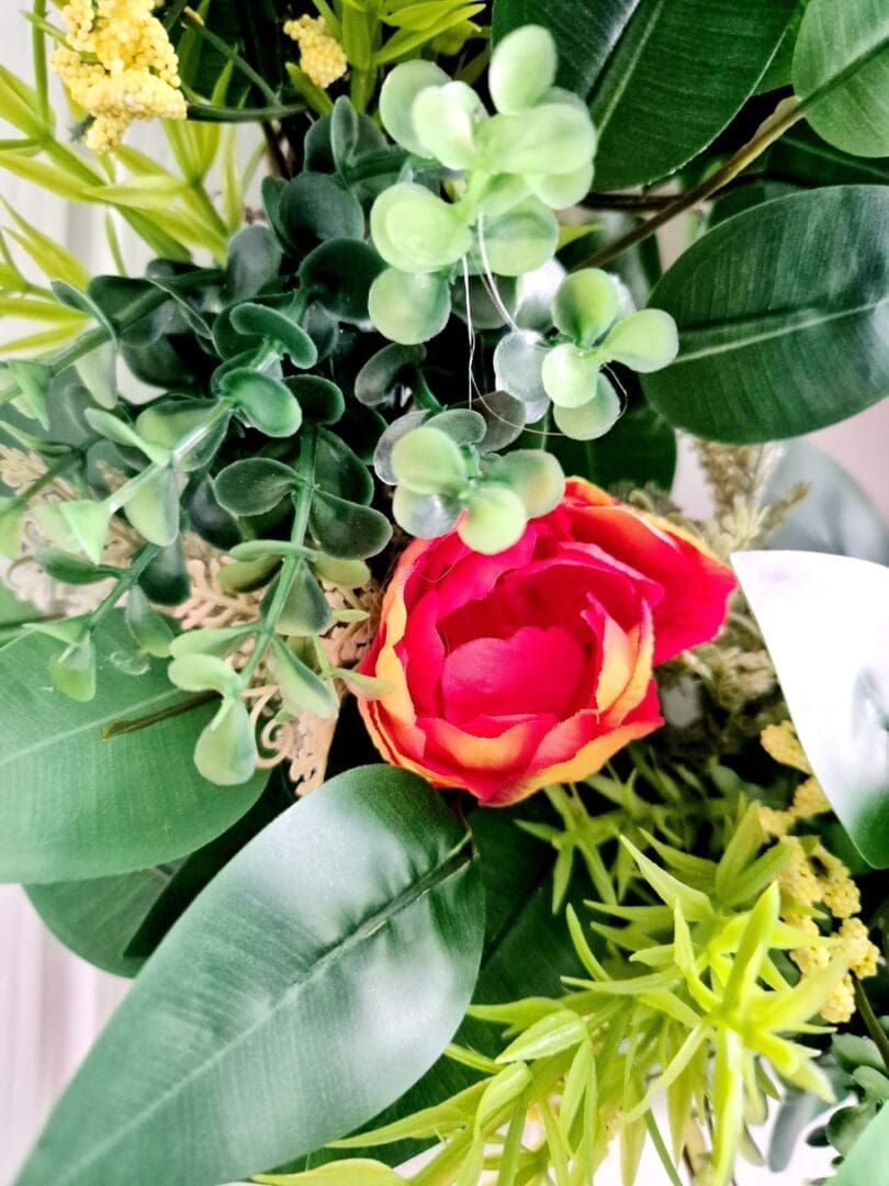 Tulip Grapevine Wreath - Image 3