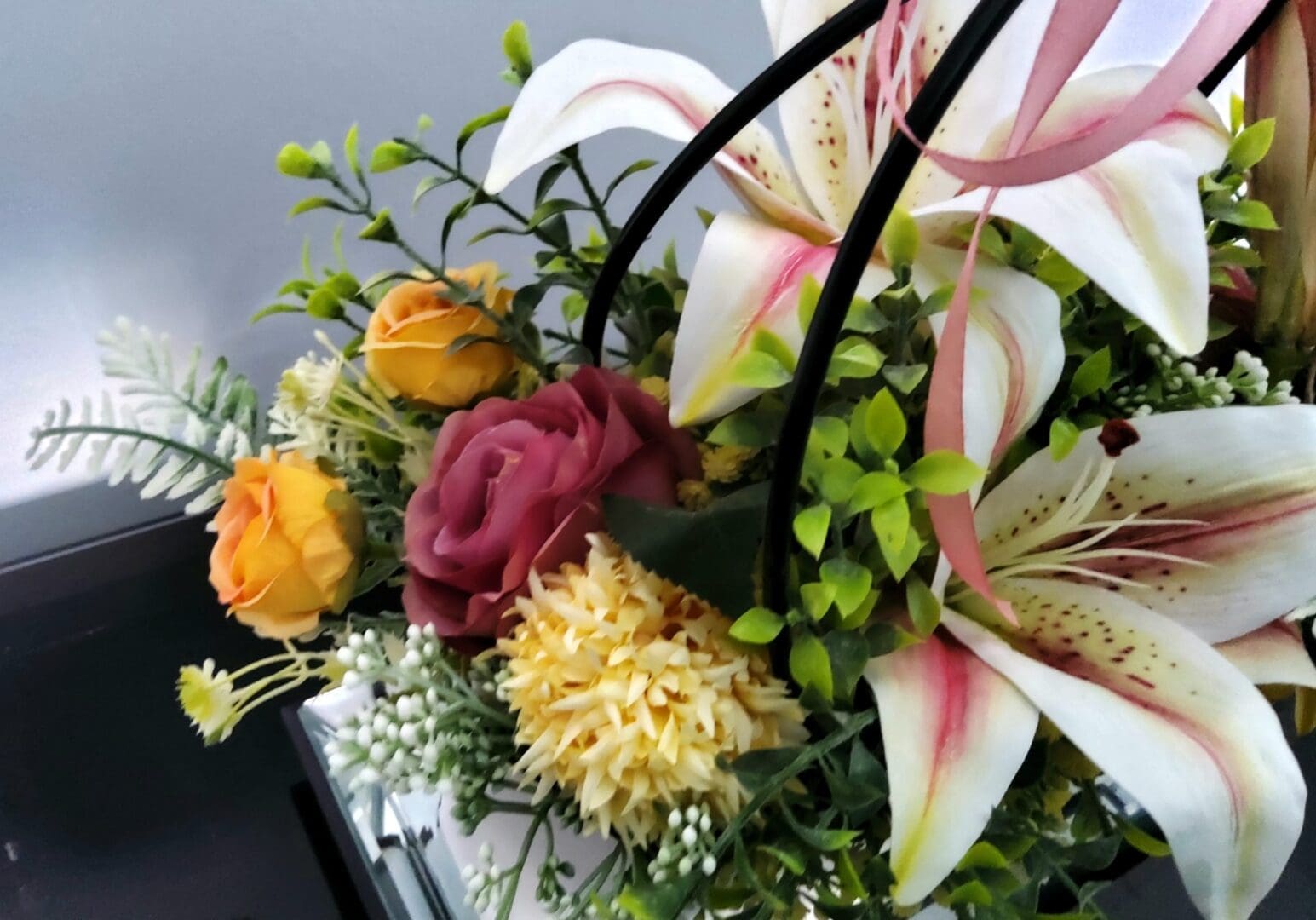 Gift Handbag with Luxury Lilies - Image 5