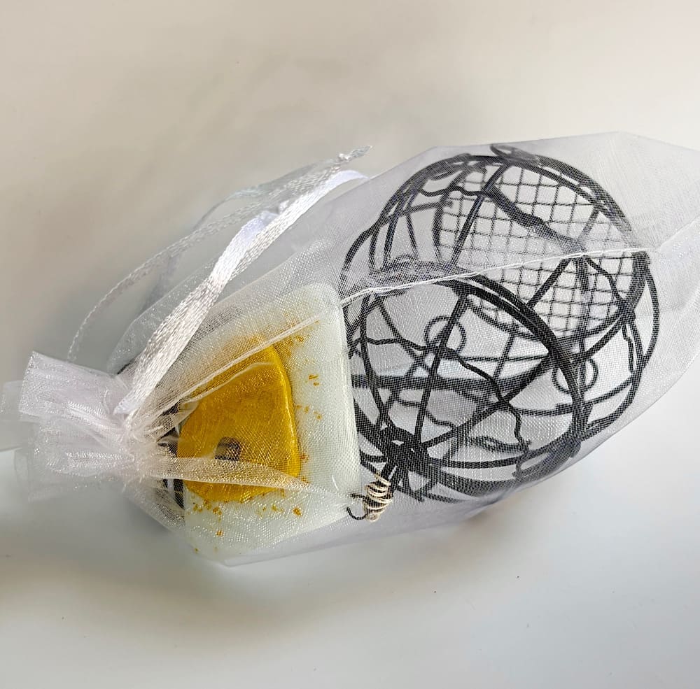 Fat ball bird feeder (various designs including bees and flowers in fused glass) - Image 9