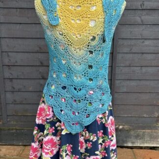 A-Yellow-and-Blue-Ombré-Shawl
