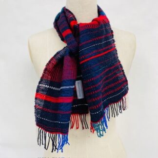 Soft and cosy handwoven lambs wool scarf