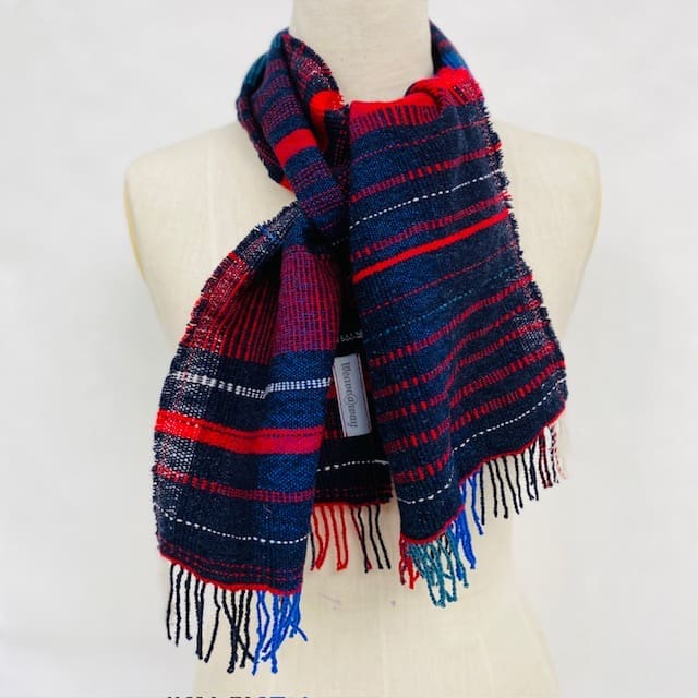 Soft and cosy handwoven lambs wool scarf