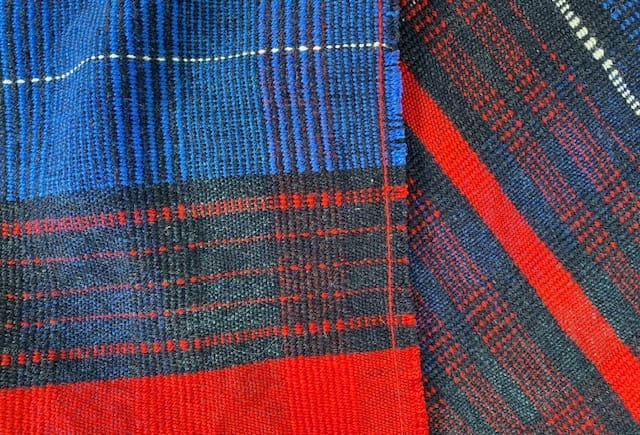 Soft and cosy handwoven lambs wool scarf - Image 4